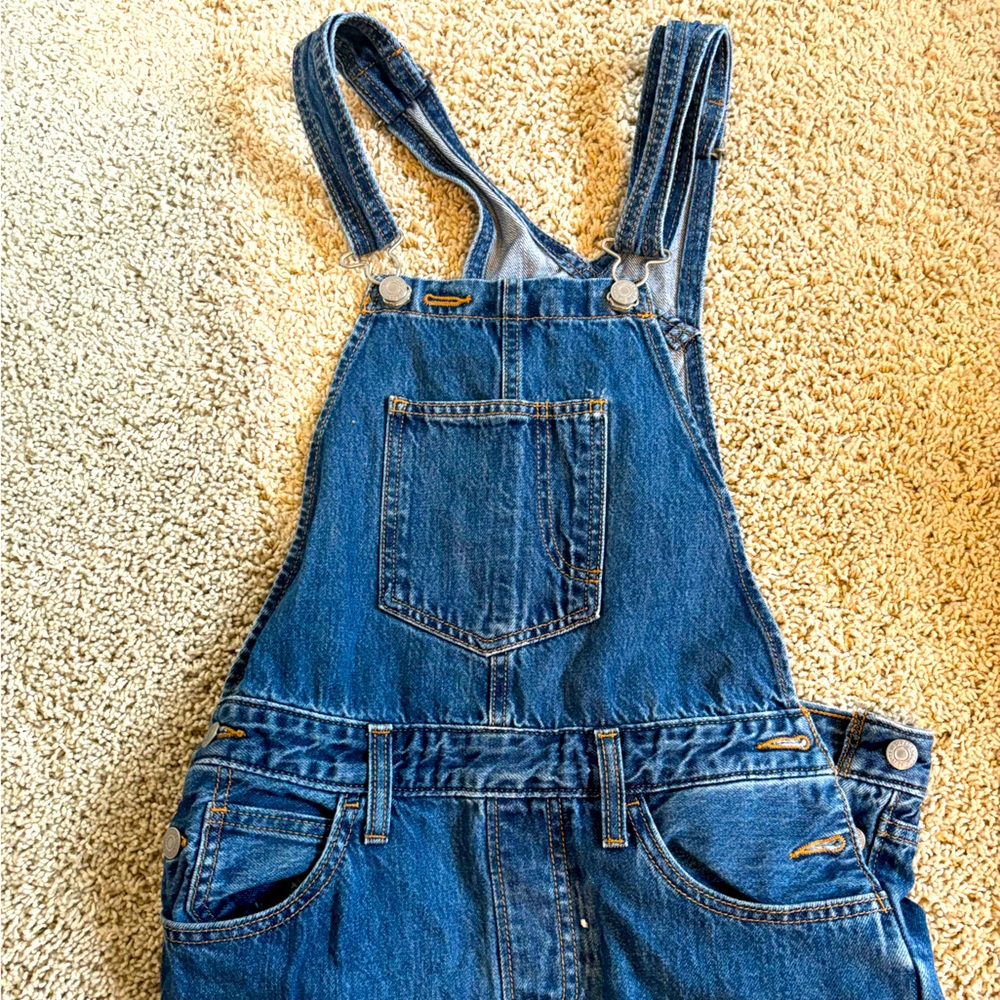 Levis women’s overalls! Like new!